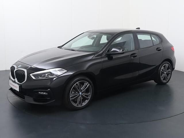 Zwart Gebruikt 2020 BMW 118 Executive Hatchback | € 23.440 (Eerlijke prijs) - Afbeelding 1/4