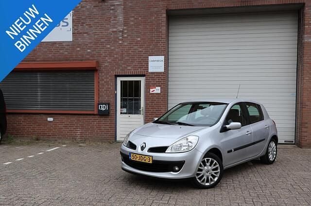 Grijs Gebruikt 2009 Renault Clio II Collection Hatchback | € 1.399 (Super prijs) - Afbeelding 1/4