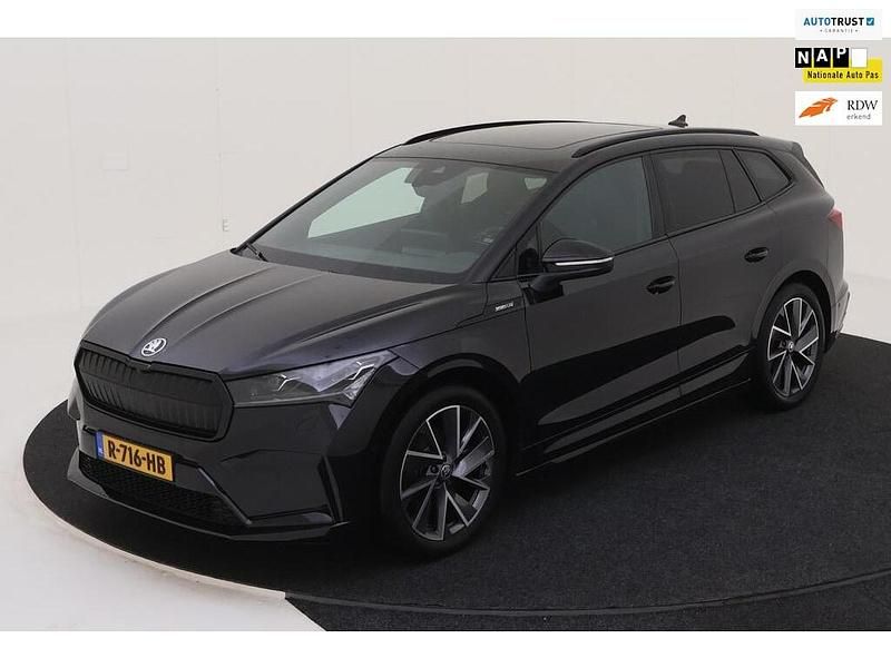 Zwart Gebruikt 2022 Skoda Enyaq iV SportLine SUV | € 25.845 (Iets duurder) - Afbeelding 1/4