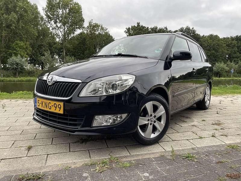Zwart Gebruikt 2013 Skoda Fabia Fresh Stationwagen | € 4.250 (Eerlijke prijs) - Afbeelding 1/4