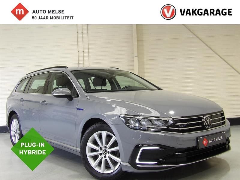 Grijs Gebruikt 2022 VW Passat GTE Stationwagen | € 24.945 (Goede deal) - Afbeelding 1/4