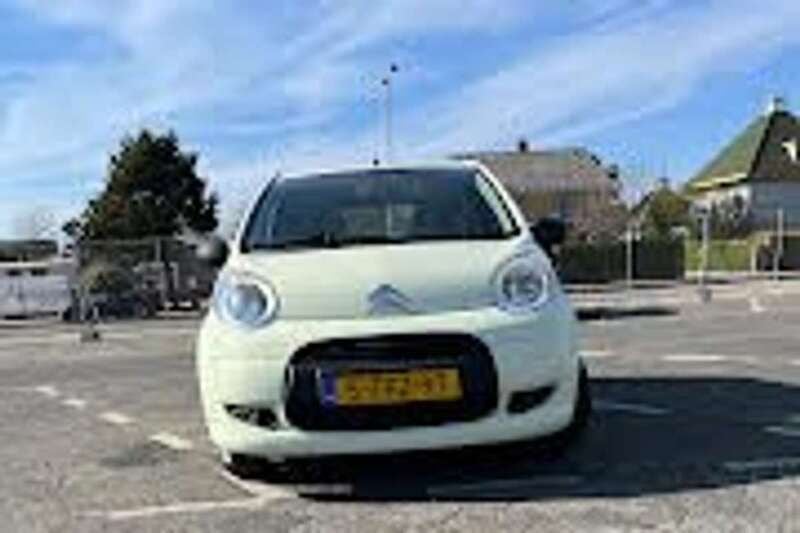 Geel Gebruikt 2012 Citroën C1 Exclusive Hatchback | € 2.900 (Goede deal) - Afbeelding 1/4