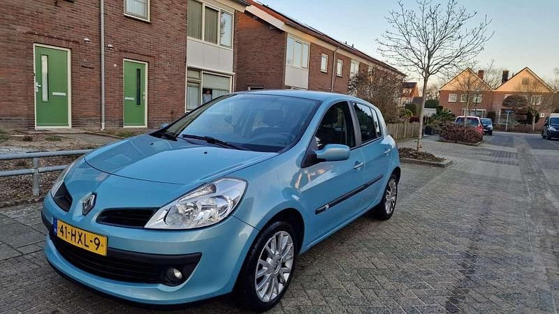 Blauw Gebruikt 2009 Renault Clio II Collection Hatchback | € 3.750 (Iets duurder) - Afbeelding 1/4
