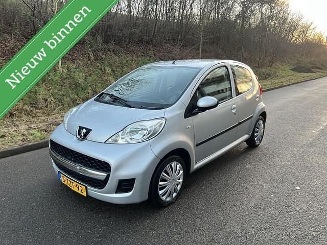 Grijs Gebruikt 2011 Peugeot 107 Hatchback | € 2.300 (Goede deal) - Afbeelding 1/4