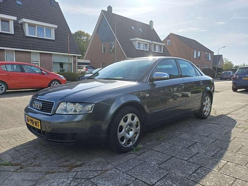 Grijs Gebruikt 2004 Audi A4 Sedan | € 1.500 (Goede deal) - Afbeelding 1/4