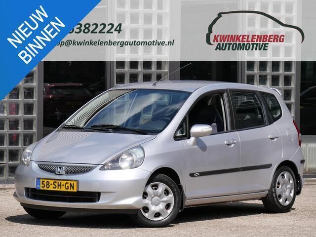 Grijs Gebruikt 2006 Honda Jazz LS Hatchback | € 3.950 (Eerlijke prijs) - Afbeelding 1/4