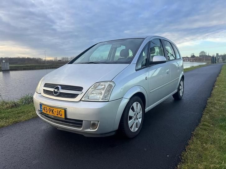Grijs (metallic) Occasion 2004 Opel Meriva MPV | € 2.950 (Iets duurder) - Afbeelding 1/4