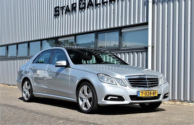Zilver Gebruikt 2010 Mercedes E350 Avantgarde Sedan | € 24.950 - Afbeelding 1/4