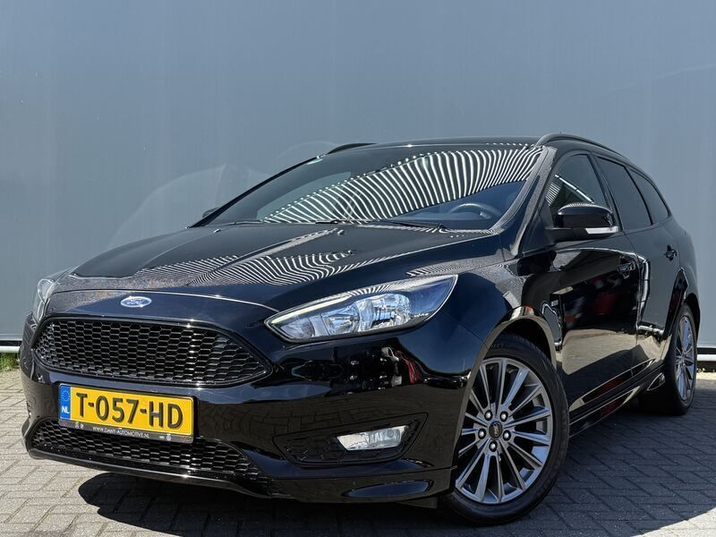 Zwart Gebruikt 2018 Ford Focus ST-Line Stationwagen | € 11.444 (Goede deal) - Afbeelding 1/3