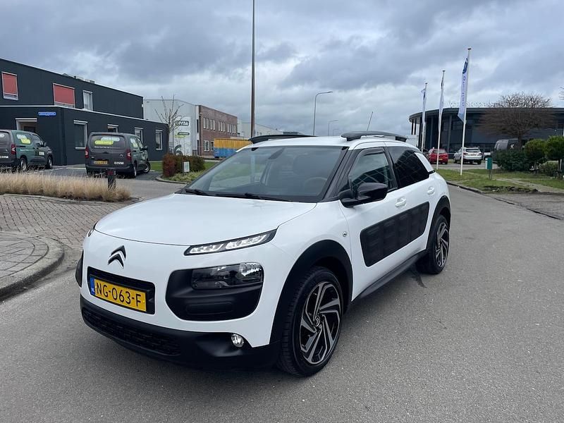 Wit Occasion 2017 Citroën C4 Cactus PureTech Hatchback | € 9.950 (Iets duurder) - Afbeelding 1/3