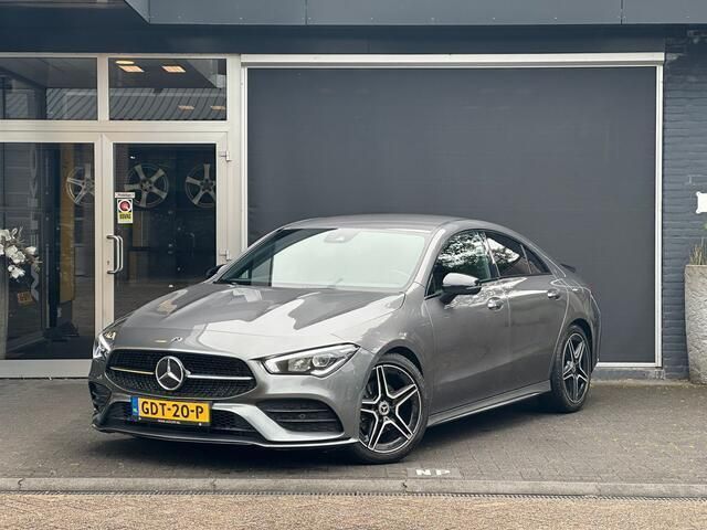 Grijs Gebruikt 2019 Mercedes CLA180 Business Sedan | € 25.775 (Eerlijke prijs) - Afbeelding 1/4
