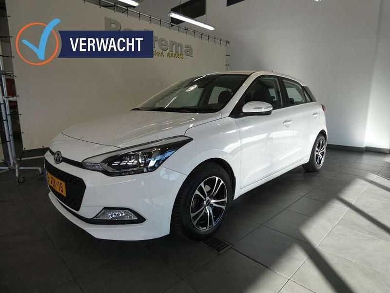 Wit Occasion 2014 Hyundai i20 Hatchback | € 8.190 (Duur) - Afbeelding 1/4