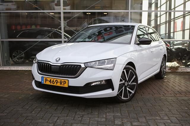 Wit Occasion 2021 Skoda Scala Sport Hatchback | € 16.950 (Eerlijke prijs) - Afbeelding 1/4