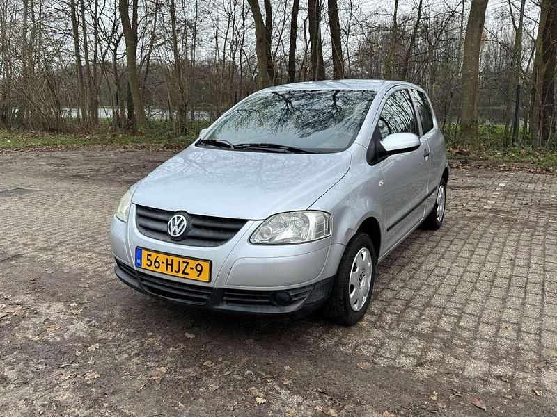 Grijs Gebruikt 2009 VW Fox Trendline Hatchback | € 750 (Goede deal) - Afbeelding 1/4