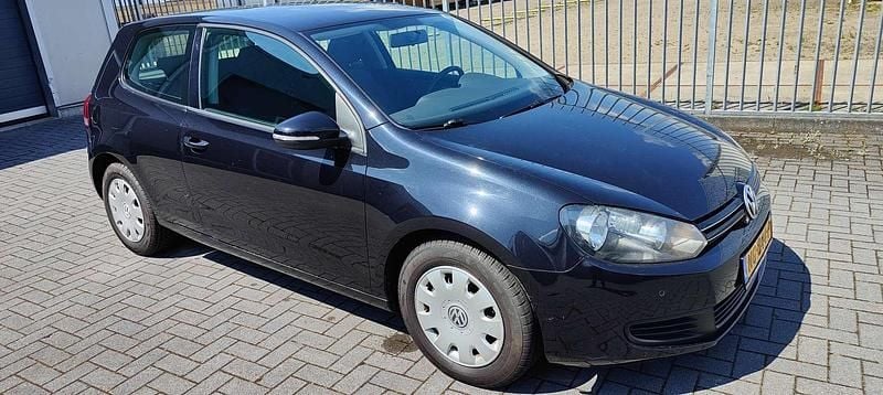 Zwart Gebruikt 2009 VW Golf VI Trendline Hatchback | € 2.750 (Super prijs) - Afbeelding 1/4