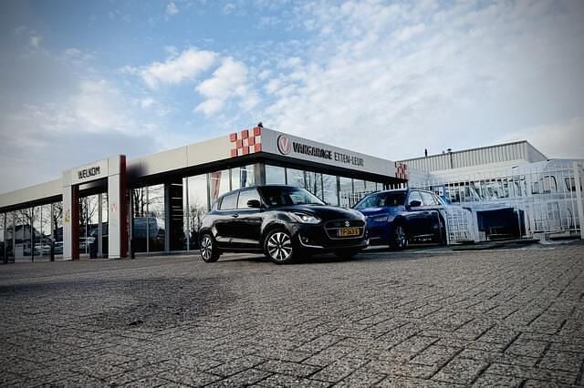 Occasion Suzuki Swift 90 PK (66 kW) 2018 Zwart Hatchback