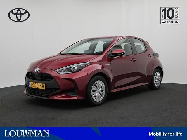 Rood metallic Occasion 2021 Toyota Yaris Active Hatchback | € 20.700 (Eerlijke prijs) - Afbeelding 1/4
