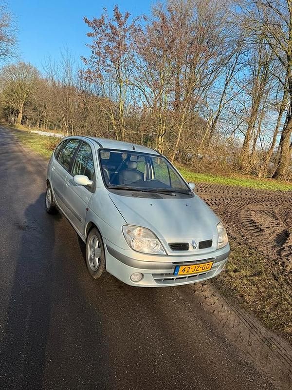 Occasion 2002 Renault Scénic Dynamique MPV | € 1.350 (Iets duurder) - Afbeelding 1/4