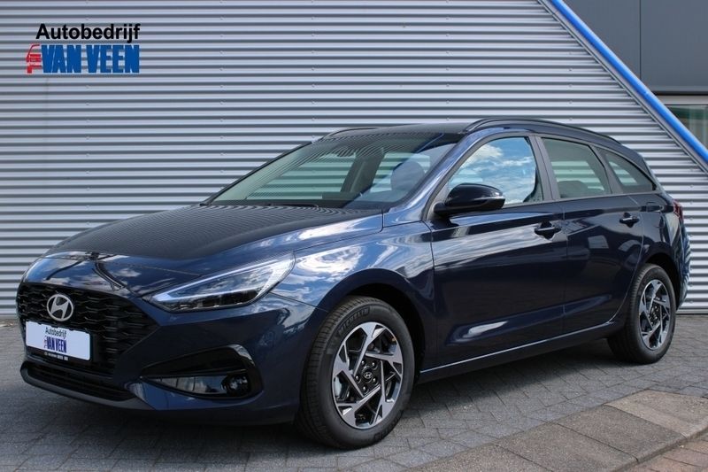 Blauw Nieuw 2024 Hyundai i30 Comfort Stationwagen | € 36.690 - Afbeelding 1/4