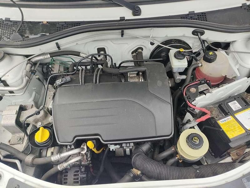 Wit Gebruikt 2009 Dacia Sandero Lauréate Hatchback | € 1.750 (Eerlijke prijs) - Afbeelding 1/4