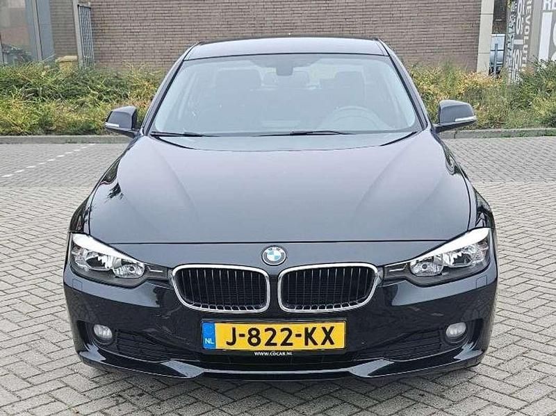 Zwart Gebruikt 2014 BMW 316 Sedan | € 13.750 (Goede deal) - Afbeelding 1/4