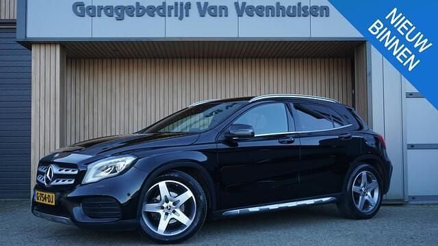 Zwart Gebruikt 2019 Mercedes GLA180 AMG line SUV | € 24.500 (Eerlijke prijs) - Afbeelding 1/4