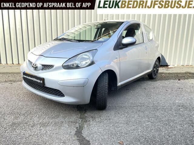 Occasion Toyota Aygo 68 PK (50 kW) 2007 Grijs Hatchback