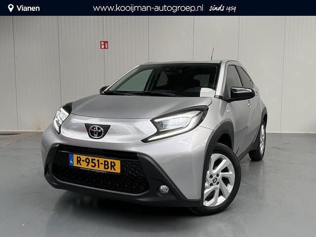 Grijs Gebruikt 2022 Toyota Aygo X SUV | € 19.800 - Afbeelding 1/4