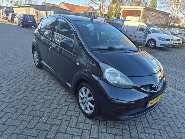 Occasion Toyota Aygo 68 PK (50 kW) 2007 Zwart Hatchback