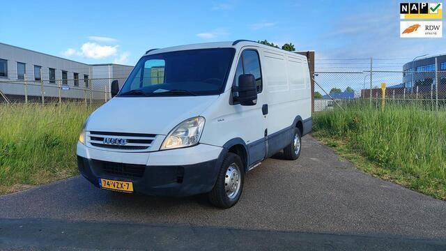 Wit Gebruikt 2009 Iveco Daily Van | € 2.699 - Afbeelding 1/4