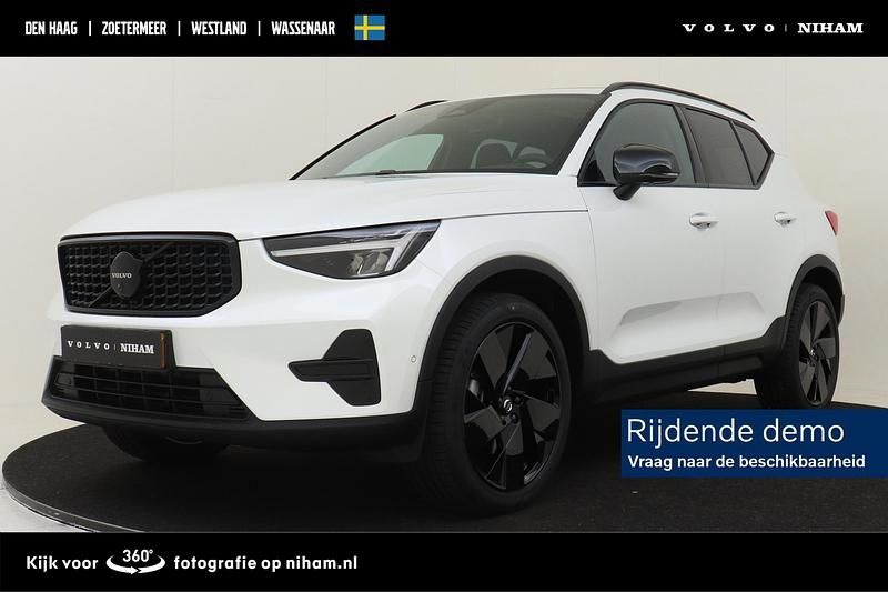 Wit Gebruikt 2025 Volvo XC40 Plus SUV | € 58.995 - Afbeelding 1/4