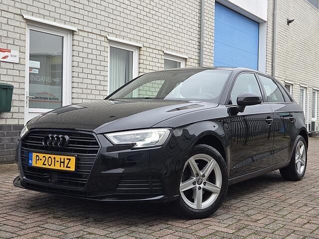 Zwart (metallic) Gebruikt 2019 Audi A3 Sportback Design Hatchback | € 14.700 (Super prijs) - Afbeelding 1/4