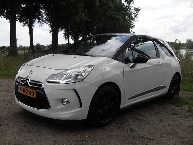 Wit Gebruikt 2013 Citroën DS3 Sport Chic Hatchback | € 4.998 (Eerlijke prijs) - Afbeelding 1/4