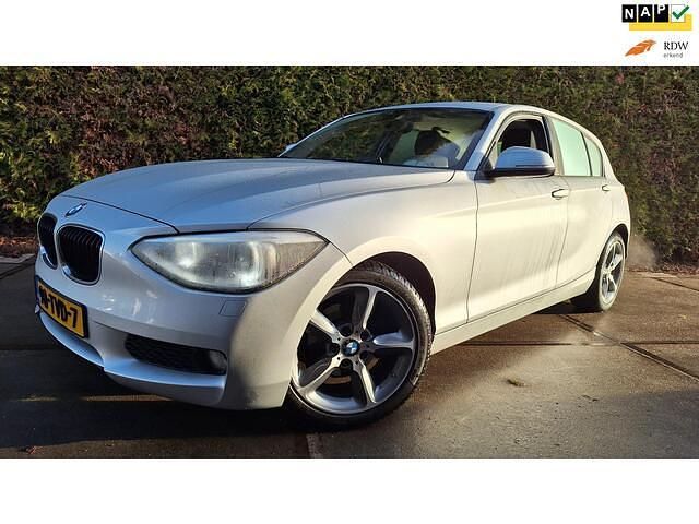 Grijs (metallic) Occasion 2012 BMW 116 Basis Hatchback | € 4.200 (Super prijs) - Afbeelding 1/4