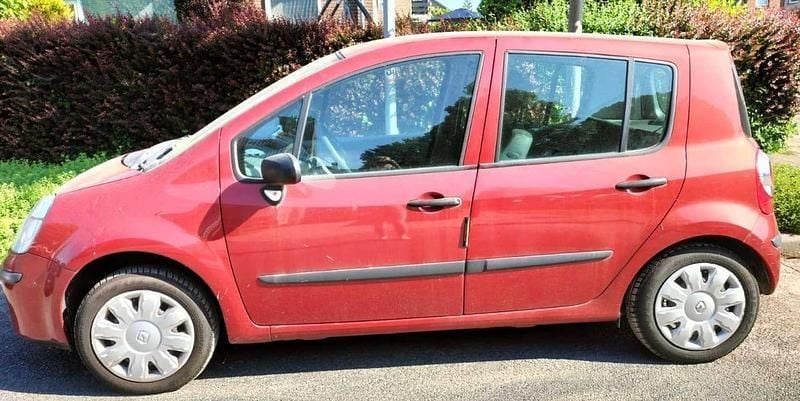 Rood Gebruikt 2007 Renault Modus Authentique MPV | € 2.450 (Eerlijke prijs) - Afbeelding 1/4