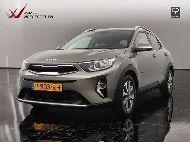 Groen, metallic lak Gebruikt 2022 Kia Stonic SUV | € 19.950 (Iets duurder) - Afbeelding 1/3