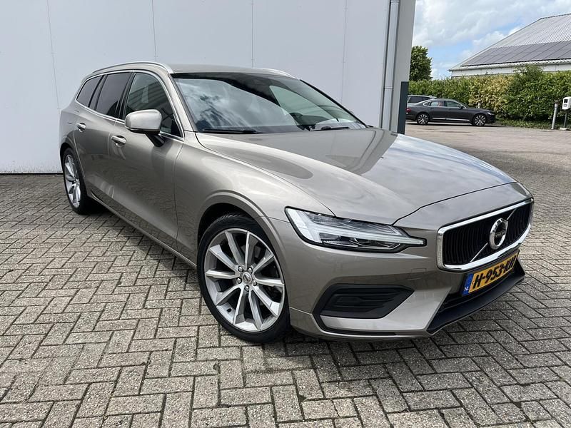 Grijs Occasion 2020 Volvo V60 Stationwagen | € 24.990 (Goede deal) - Afbeelding 1/4