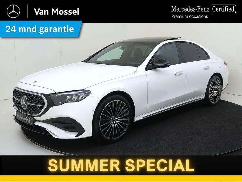 Wit, metallic lak Gebruikt 2024 Mercedes E300 AMG line Sedan | € 66.945 (Eerlijke prijs) - Afbeelding 1/4