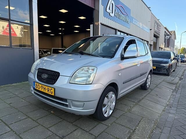Grijs (metallic) Gebruikt 2004 Kia Picanto Hatchback | € 1.450 (Eerlijke prijs) - Afbeelding 1/4