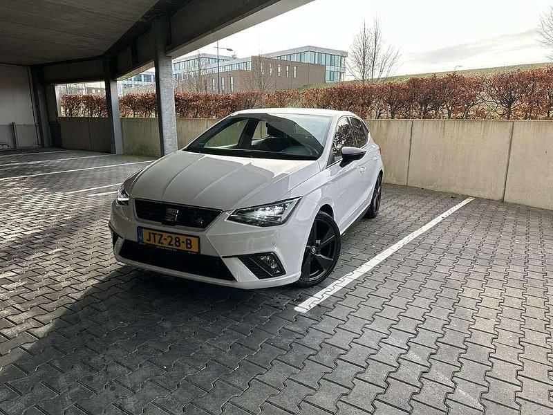 Zwart Occasion 2021 Seat Ibiza Black Edition Hatchback | € 17.750 (Super prijs) - Afbeelding 1/4