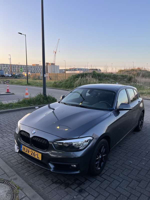 Grijs Gebruikt 2018 BMW 118 M Sport Hatchback | € 14.500 (Eerlijke prijs) - Afbeelding 1/4