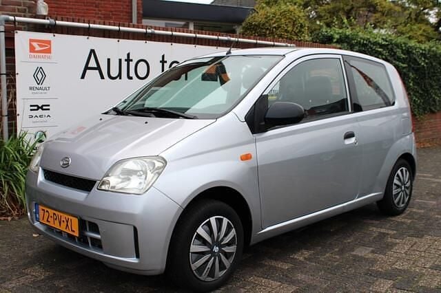 Grijs Gebruikt 2005 Daihatsu Cuore Hatchback | € 3.900 (Duur) - Afbeelding 1/4