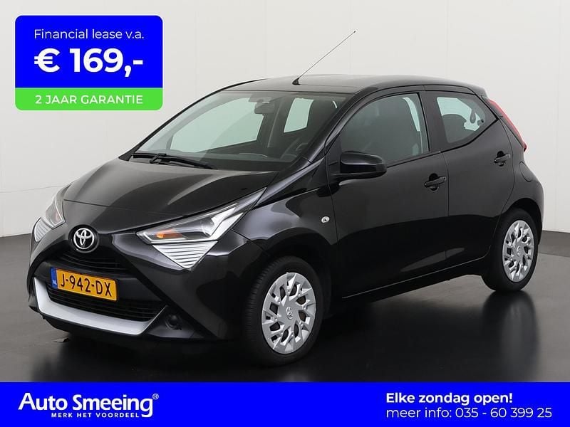 Zwart Gebruikt 2020 Toyota Aygo X-play Hatchback | € 13.945 (Eerlijke prijs) - Afbeelding 1/4