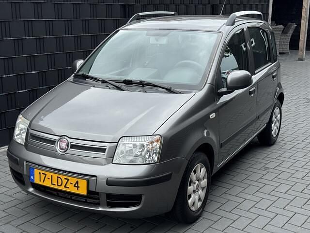 Grijs Gebruikt 2010 Fiat Panda Hatchback | € 3.450 (Iets duurder) - Afbeelding 1/4