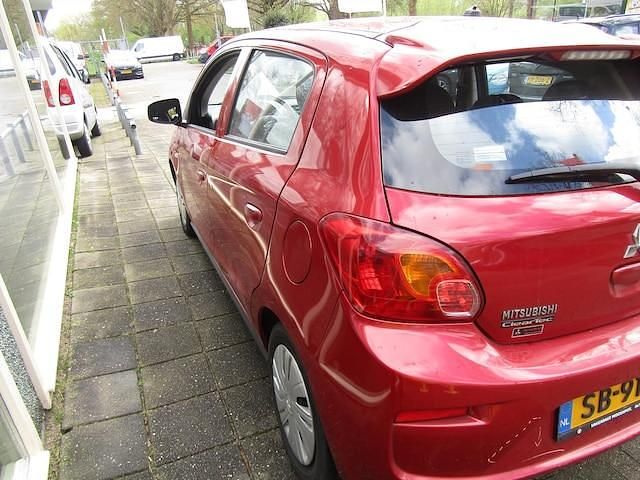 Occasion Mitsubishi Space Star 71 PK (52 kW) 2018 Rood Hatchback