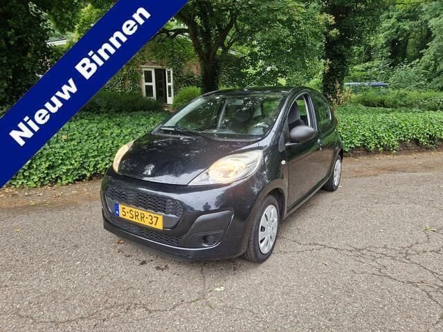 Zwart Gebruikt 2013 Peugeot 107 Hatchback | € 3.875 (Goede deal) - Afbeelding 1/4