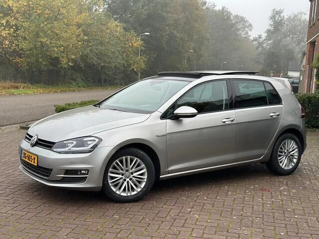 Grijs Gebruikt 2014 VW Golf VII Cup Sedan | € 12.999 (Iets duurder) - Afbeelding 1/4