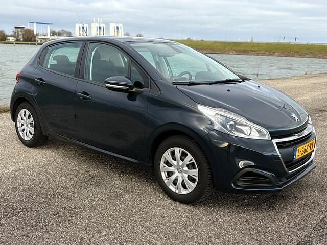 Grijs (metallic) Occasion 2018 Peugeot 208 Access Hatchback | € 6.244 (Goede deal) - Afbeelding 1/4