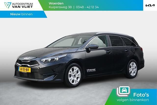 Zwart Gebruikt 2022 Kia Ceed Sportswagon Stationwagen | € 20.690 (Eerlijke prijs) - Afbeelding 1/4
