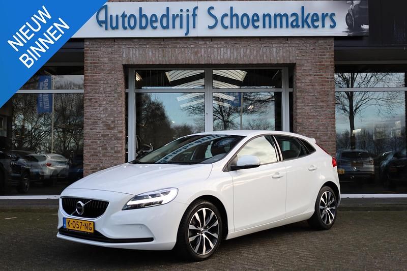 Wit Occasion 2021 Volvo V40 Hatchback | € 19.990 (Eerlijke prijs) - Afbeelding 1/4